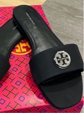 💫 FREE SHIPPING NEW Tory Burch Black Chelsea Slide Mule Silver Logo 9 1/2 9.5 💫